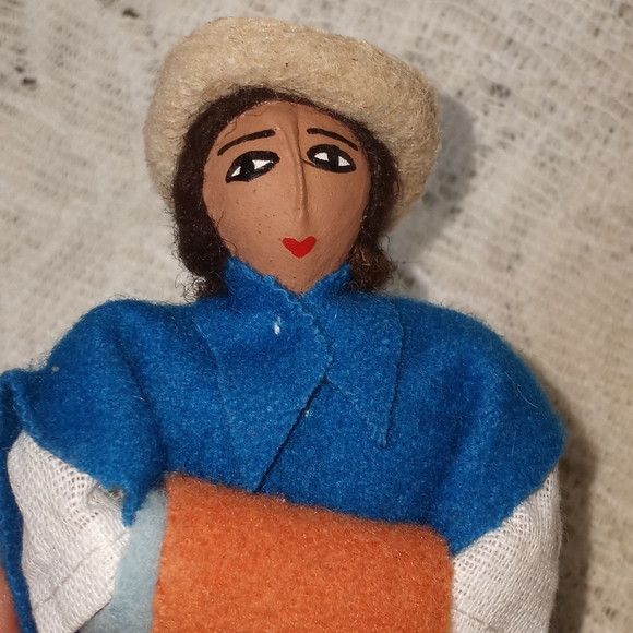 2 Vintage Guatemalan Handmade Folk Art Dolls Mother Baby Woman Wool 7" - Picture 4 of 4